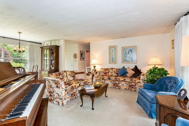 23 Russell Circle, Natick, MA 01760