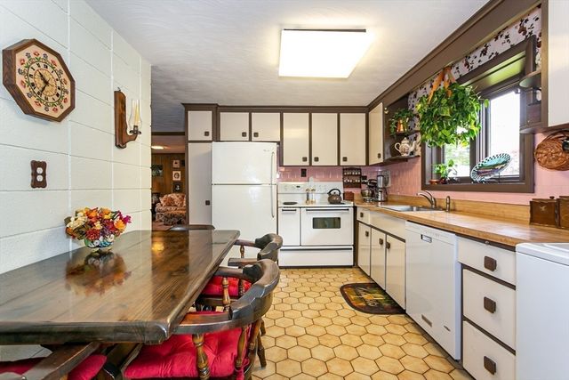 23 Russell Circle, Natick, MA 01760