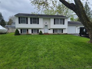 2 Orange Tree Lane, Clay, NY 13090