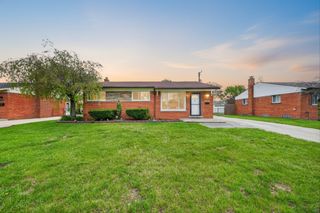 6950 Mohican Lane, Westland, MI 48185