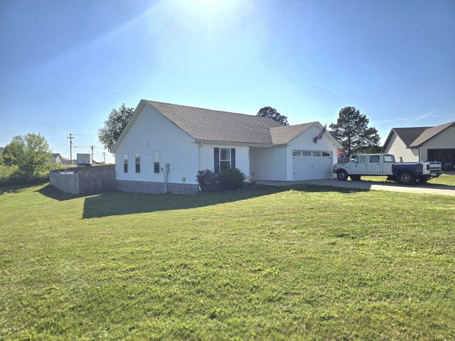 101 Bob White Trl, Oak Grove, KY 42262