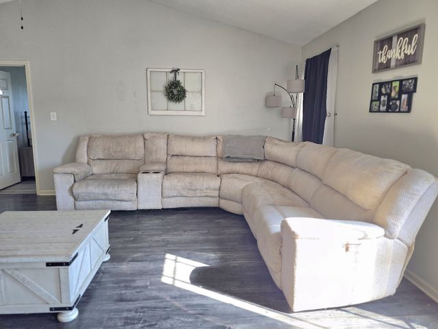 101 Bob White Trl, Oak Grove, KY 42262