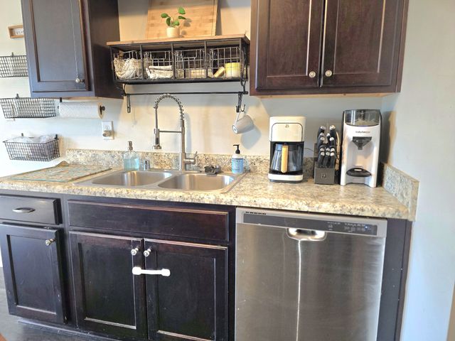 101 Bob White Trl, Oak Grove, KY 42262