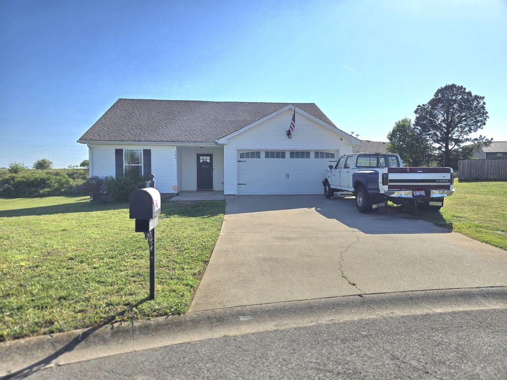 101 Bob White Trl, Oak Grove, KY 42262