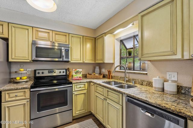 8364 POINTER Drive N, Jacksonville, FL 32221