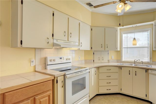 922 Hemlock Street, Barefoot Bay, FL 32976