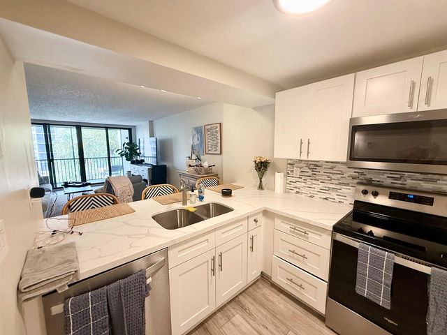 11 Royal Palm Way Ph 303, Boca Raton, FL 33432