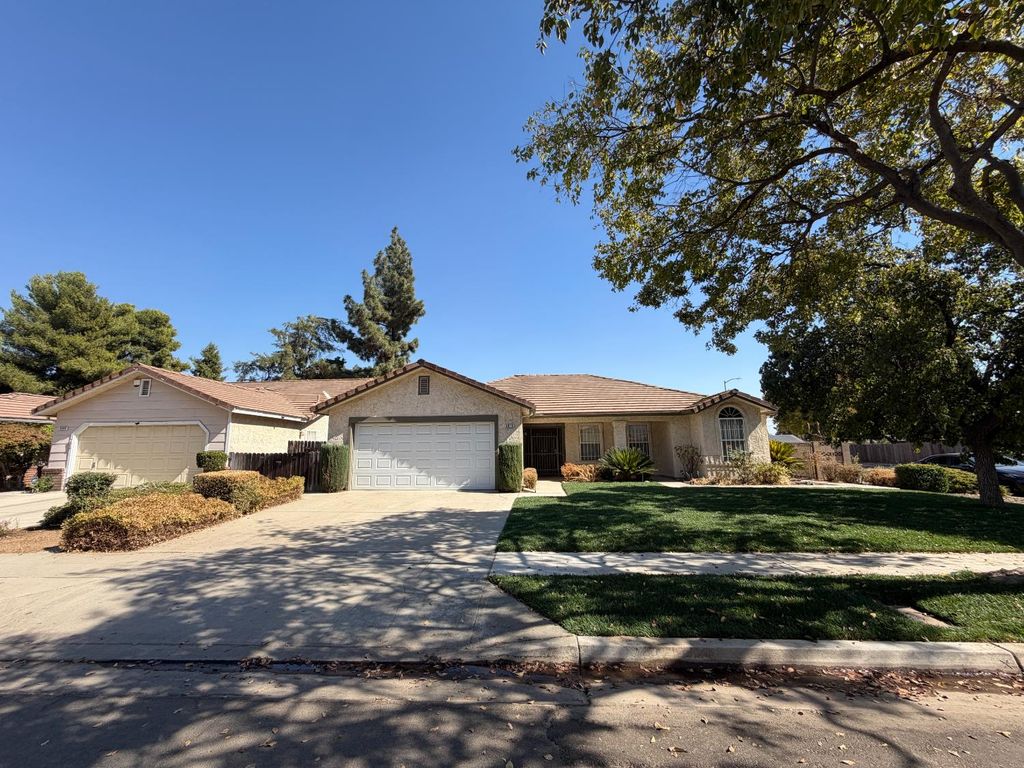 Image 1 of property listing at 6078 N Hazel Avenue, Fresno, CA 93711