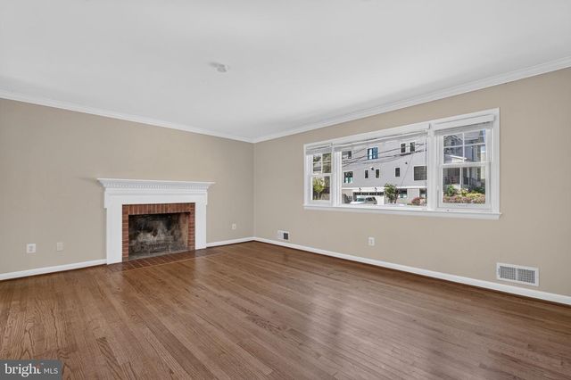 1811 N RANDOLPH ST, Arlington, VA 22207