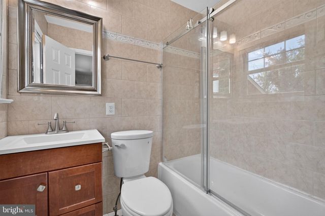 1811 N RANDOLPH ST, Arlington, VA 22207