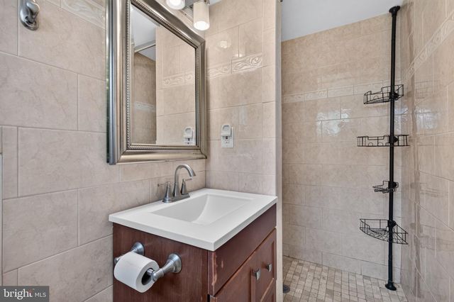 1811 N RANDOLPH ST, Arlington, VA 22207