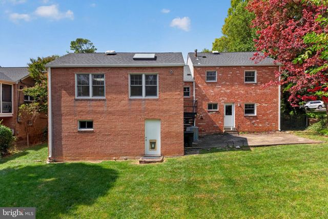 1811 N RANDOLPH ST, Arlington, VA 22207