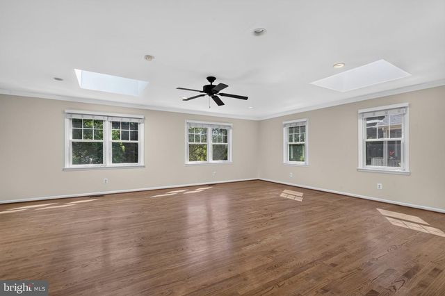 1811 N RANDOLPH ST, Arlington, VA 22207