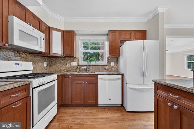 1811 N RANDOLPH ST, Arlington, VA 22207