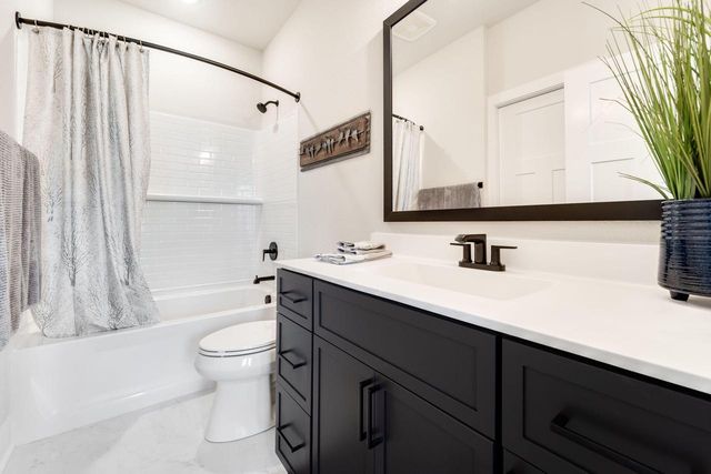 N57W20799 Dunbar COURT, Menomonee Falls, WI 53051