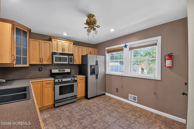 40 Annapolis Road, Toms River, NJ 08757