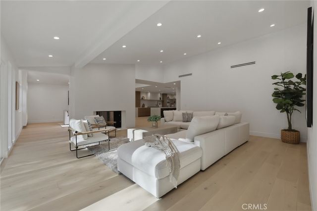 4615 El Caballero Drive, Tarzana, CA 91356