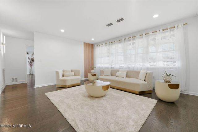 10 Minturn Road, Toms River, NJ 08753