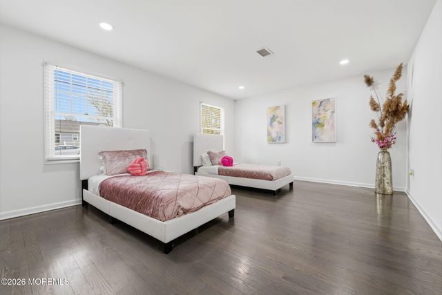 10 Minturn Road, Toms River, NJ 08753
