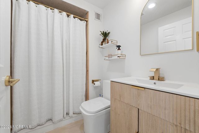 10 Minturn Road, Toms River, NJ 08753