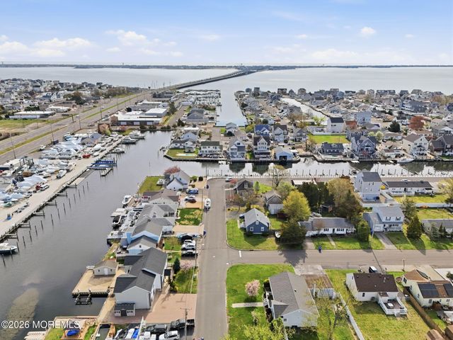 10 Minturn Road, Toms River, NJ 08753