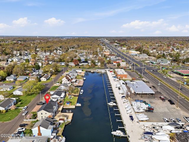 10 Minturn Road, Toms River, NJ 08753