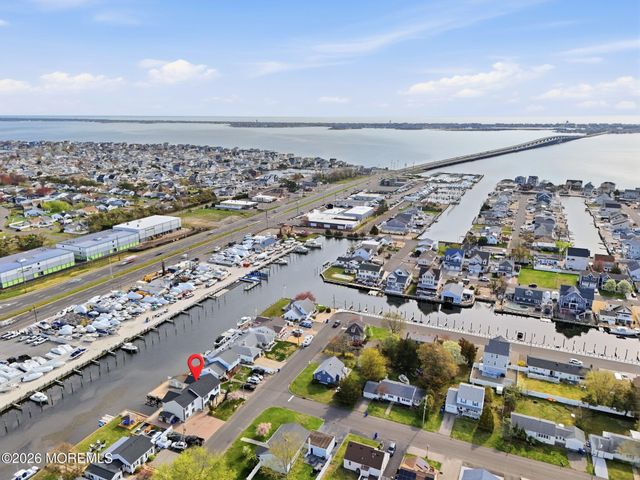 10 Minturn Road, Toms River, NJ 08753
