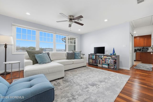 10 Minturn Road, Toms River, NJ 08753