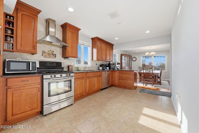 10 Minturn Road, Toms River, NJ 08753