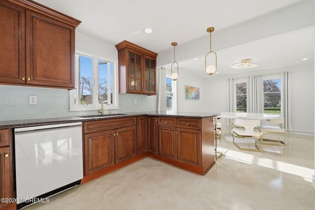 10 Minturn Road, Toms River, NJ 08753