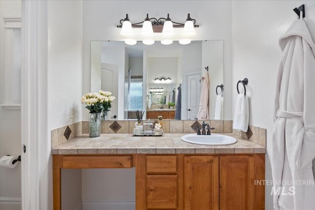 3129 S Silvertip Ln, Meridian, ID 83642