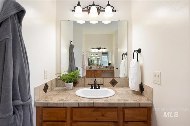 3129 S Silvertip Ln, Meridian, ID 83642