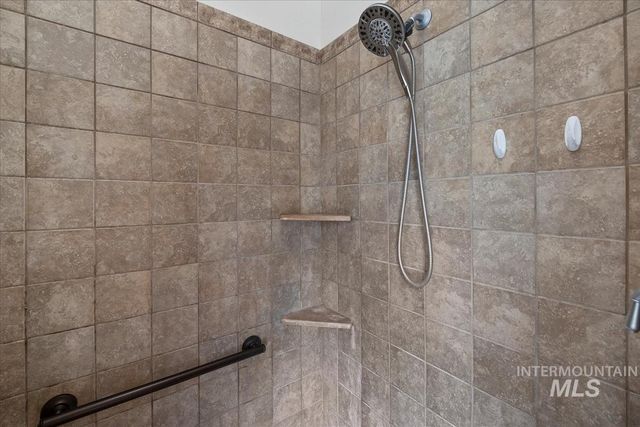 3129 S Silvertip Ln, Meridian, ID 83642