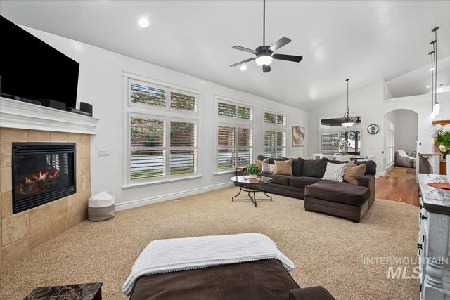 3129 S Silvertip Ln, Meridian, ID 83642