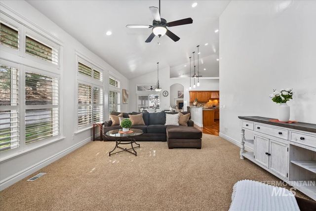 3129 S Silvertip Ln, Meridian, ID 83642