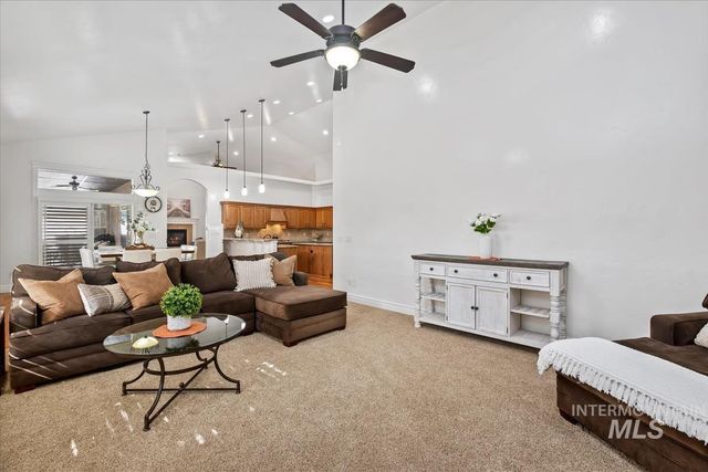 3129 S Silvertip Ln, Meridian, ID 83642