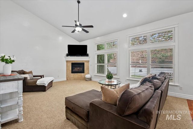 3129 S Silvertip Ln, Meridian, ID 83642