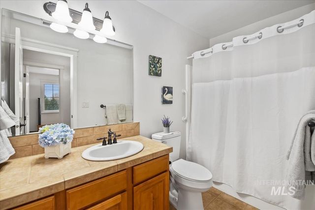 3129 S Silvertip Ln, Meridian, ID 83642