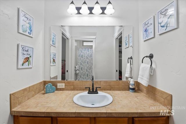 3129 S Silvertip Ln, Meridian, ID 83642