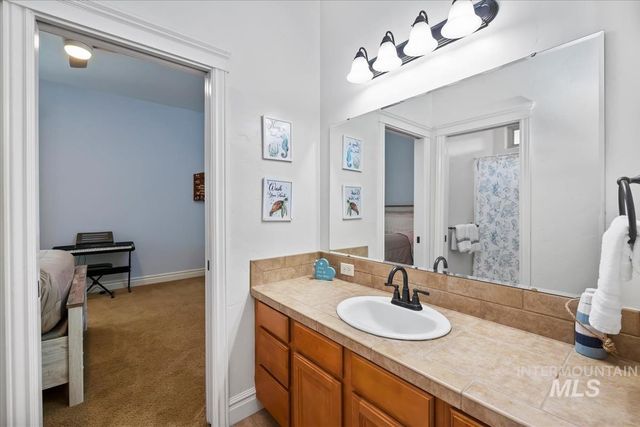 3129 S Silvertip Ln, Meridian, ID 83642