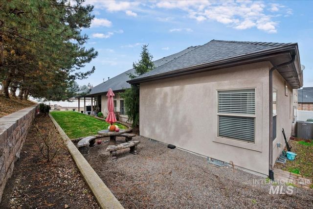 3129 S Silvertip Ln, Meridian, ID 83642