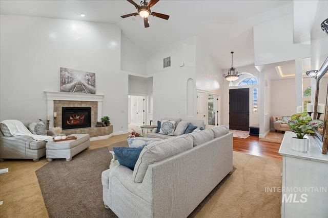 3129 S Silvertip Ln, Meridian, ID 83642