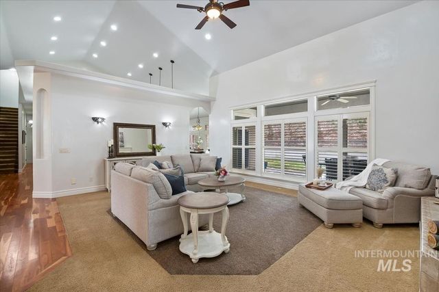 3129 S Silvertip Ln, Meridian, ID 83642