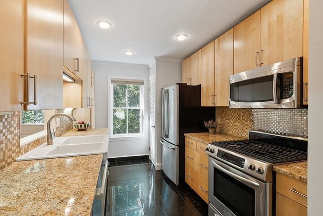 36 Indian Camp Lane D, Lincoln, MA 01773