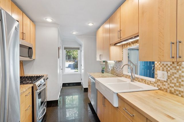 36 Indian Camp Lane D, Lincoln, MA 01773