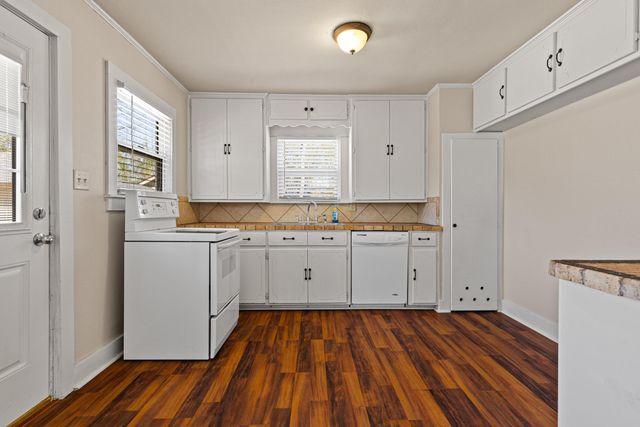 1505 DUDLEY DR., Kilgore, TX 75662