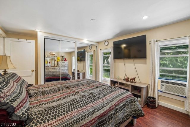 37 Stoll St, Netcong Boro, NJ 07857