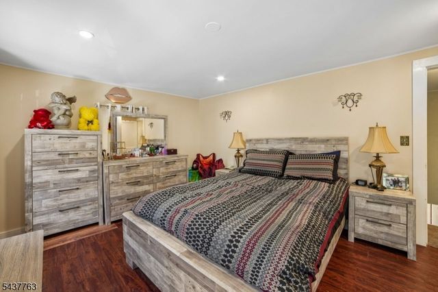 37 Stoll St, Netcong Boro, NJ 07857