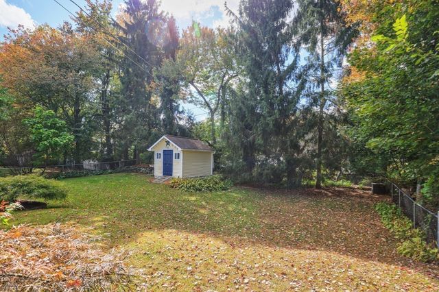 16 Westbrook Rd, Worcester, MA 01602