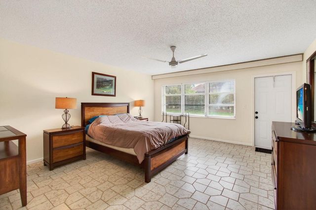 5066 Lakefront Boulevard B, Delray Beach, FL 33484